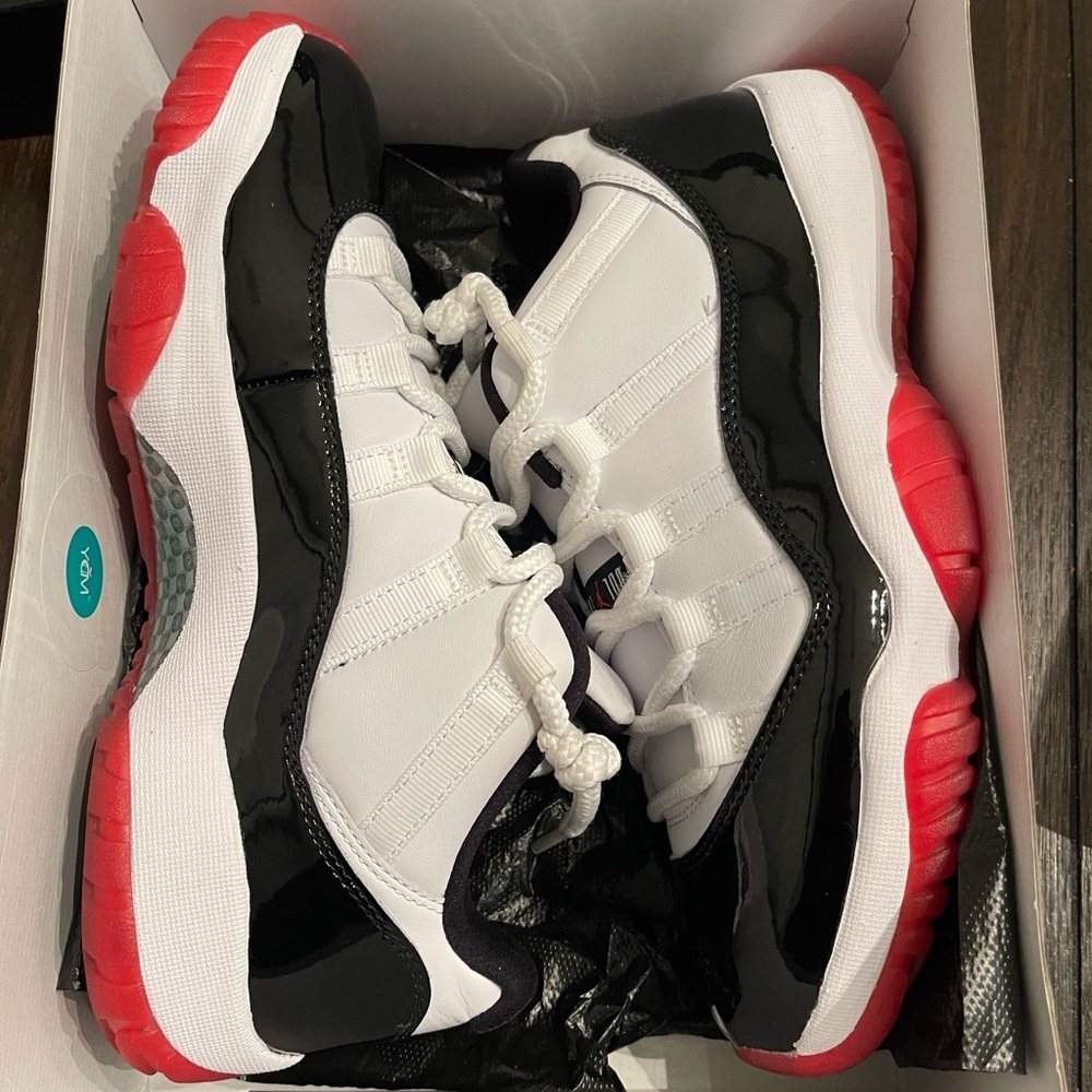 Jordan Retro 11 Low Bred - image 2